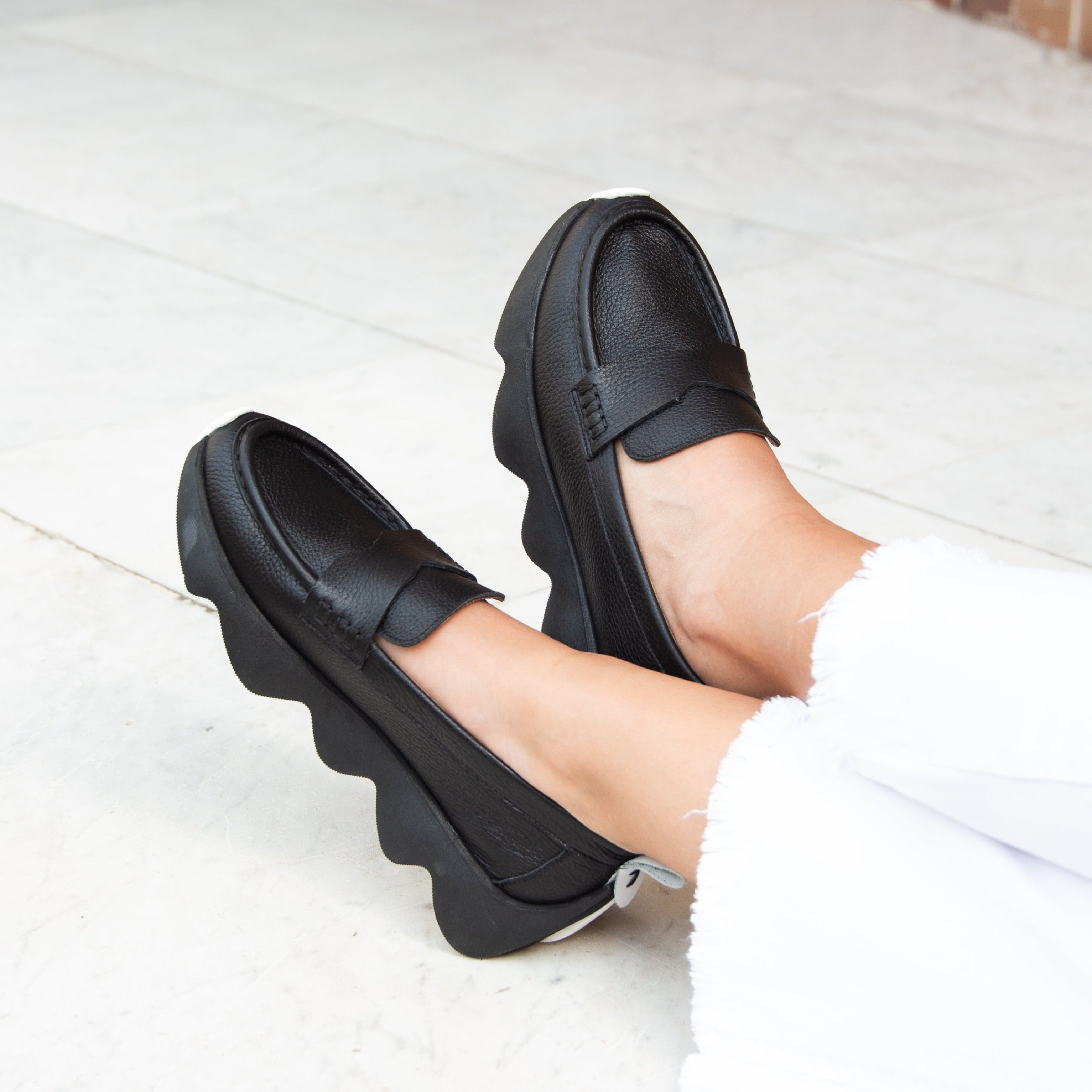 Dahlia black loafer - THUNA