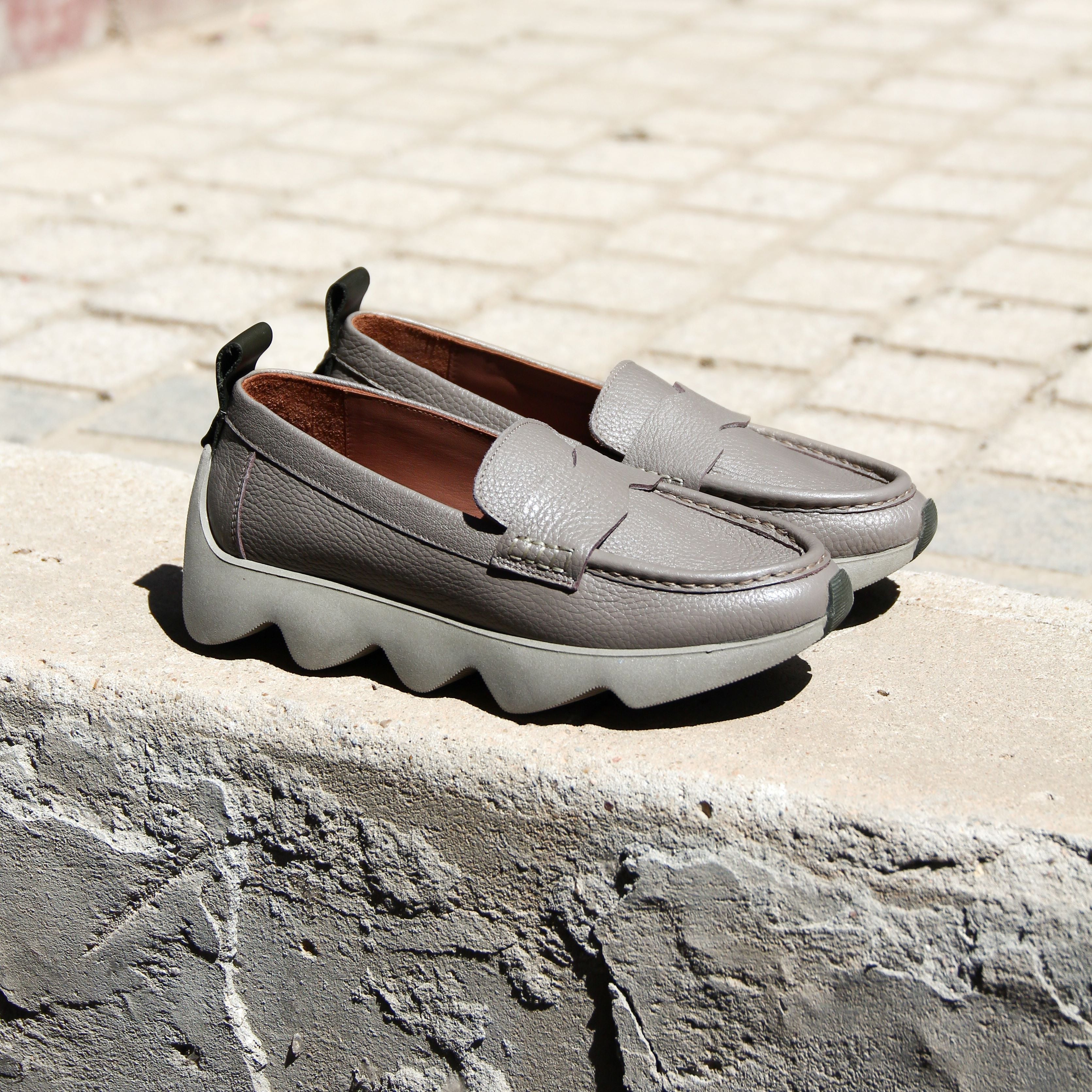 Dahlia olive loafer - THUNA