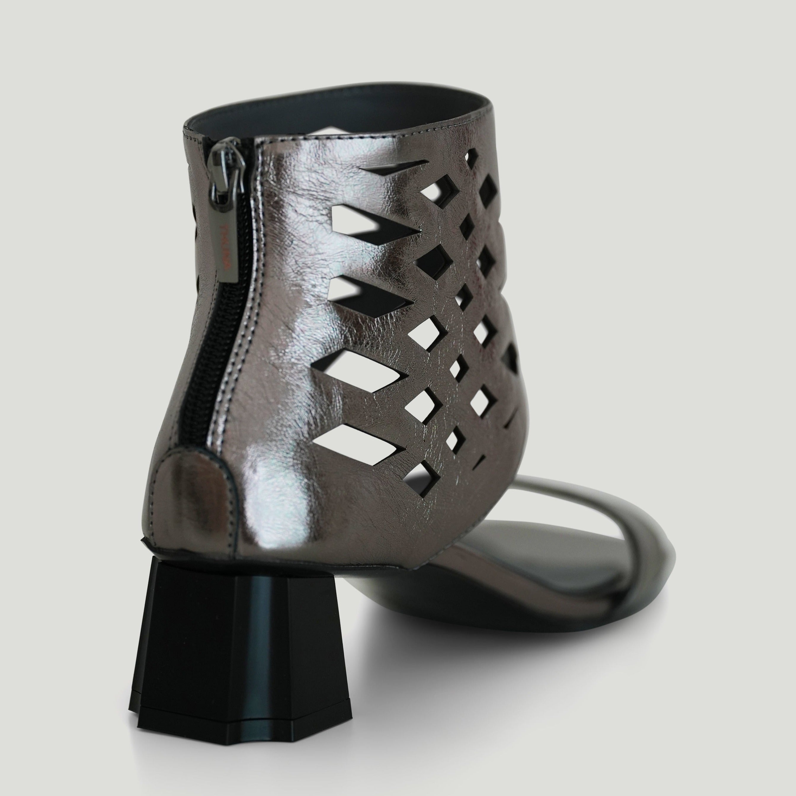 Kaya silver sandal - THUNA