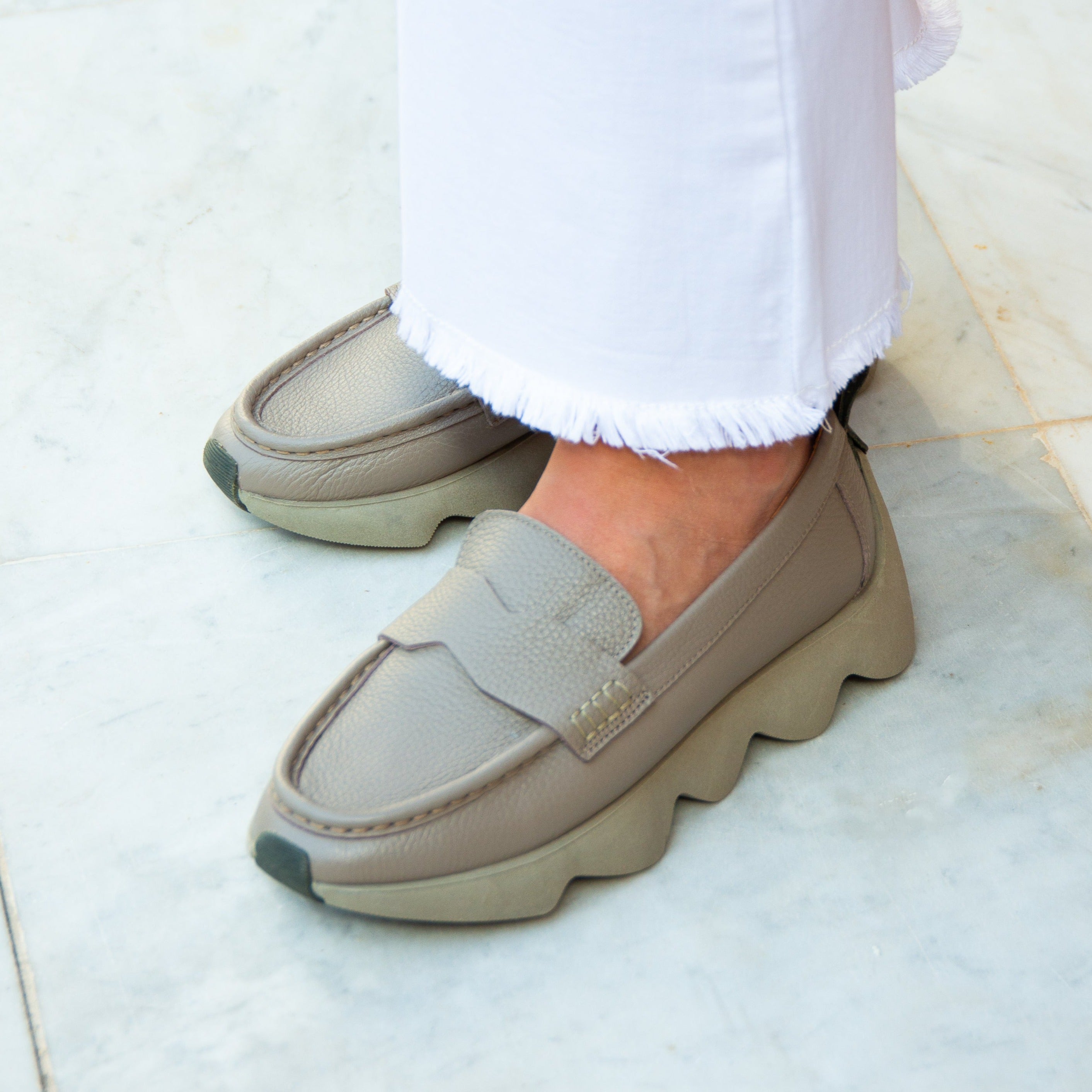 Dahlia olive loafer - THUNA